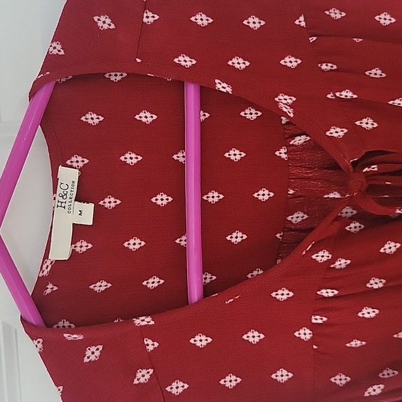 Red wrap blouse with white detailing and tie front closure - Picture 2 of 3